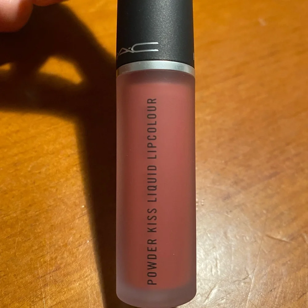 MAC Powder Kiss Liquid Lipcolour Mull it Over